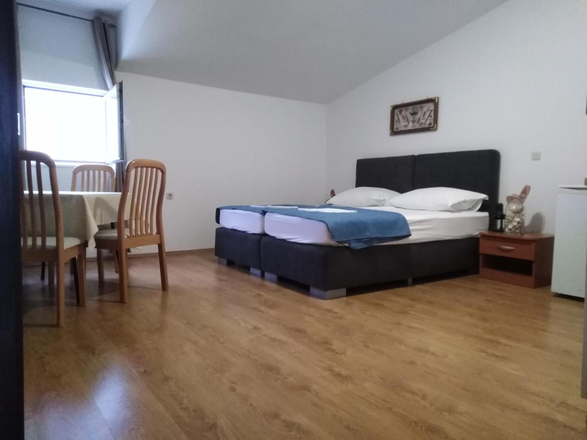 Tonino Apartments Паг Экстерьер фото